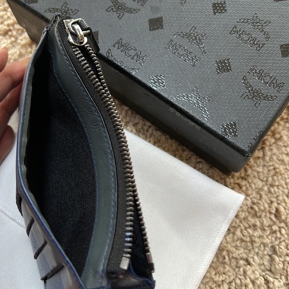 MCM men's lion embossed black with blue and grey mini zipped coin card holder - Picture 7 of 13